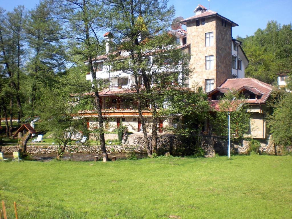 Hotel Paradise Place Kalofer Exteriér fotografie