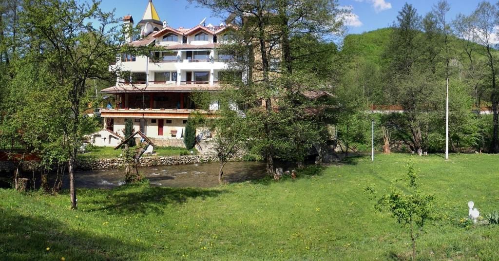 Hotel Paradise Place Kalofer Exteriér fotografie