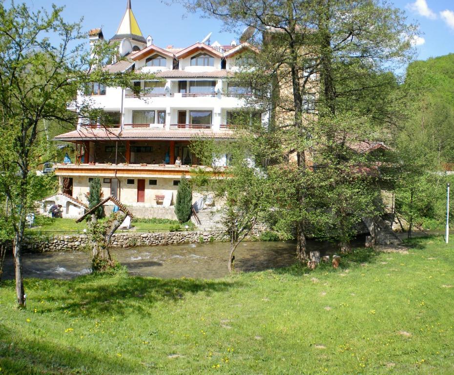 Hotel Paradise Place Kalofer Exteriér fotografie